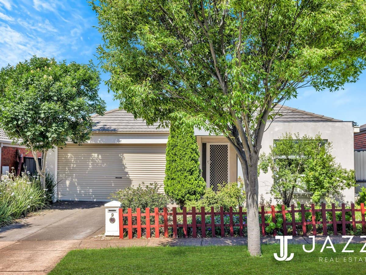 9 Barwick Gardens, POINT COOK - Thumbnail 1