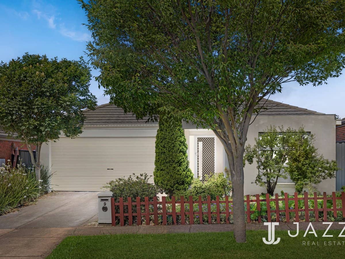 9 Barwick Gardens, POINT COOK - Thumbnail 2