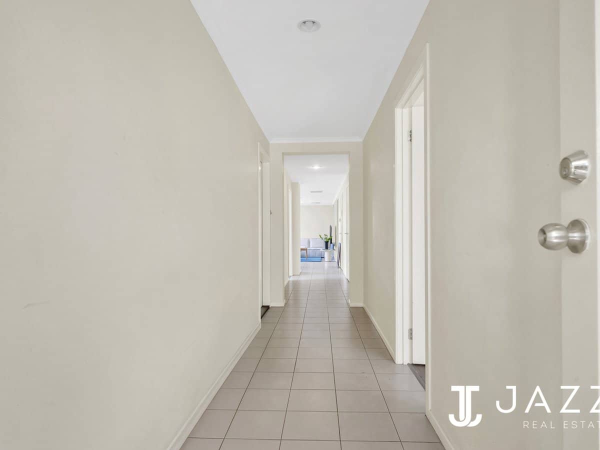 9 Barwick Gardens, POINT COOK - Thumbnail 5