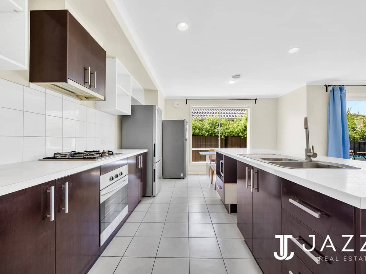 9 Barwick Gardens, POINT COOK - Thumbnail 11