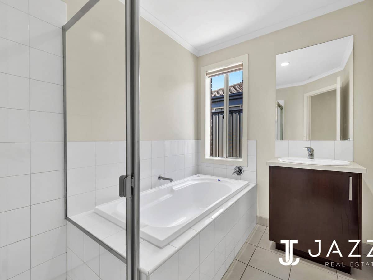 9 Barwick Gardens, POINT COOK - Thumbnail 16