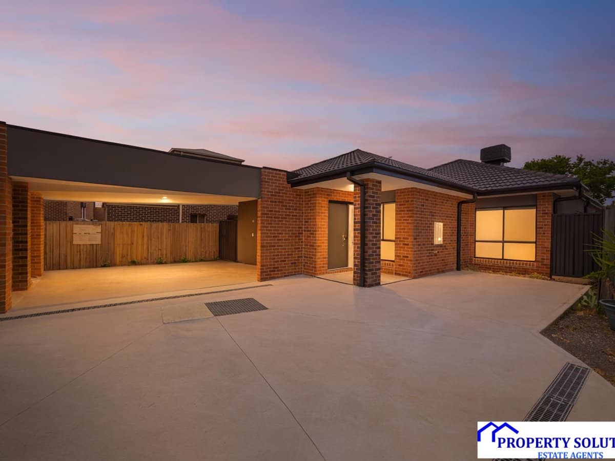 18 James Street, PAKENHAM - Thumbnail 1