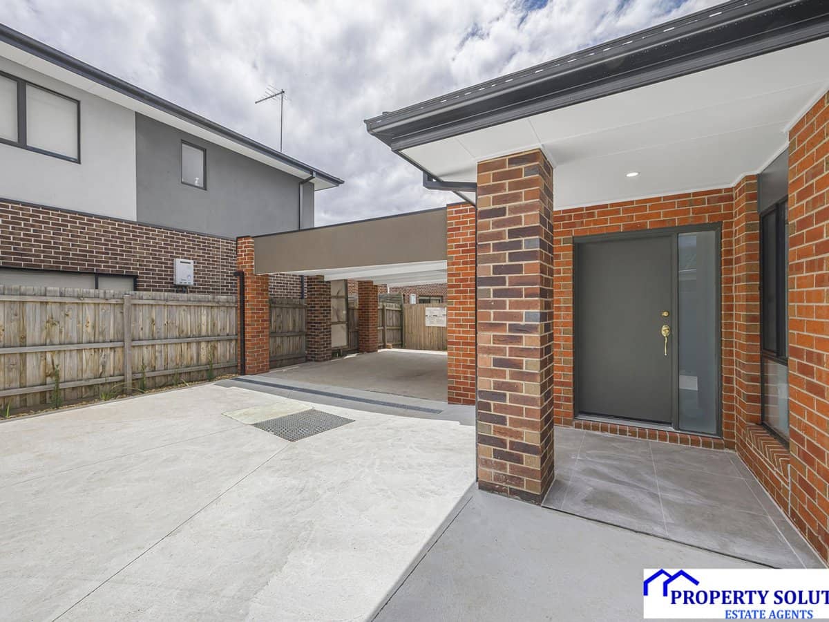 18 James Street, PAKENHAM - Thumbnail 2