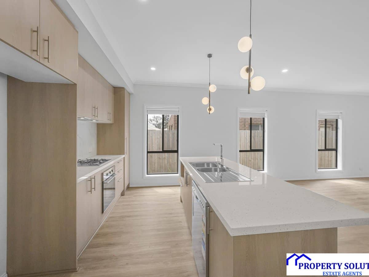 18 James Street, PAKENHAM - Thumbnail 4