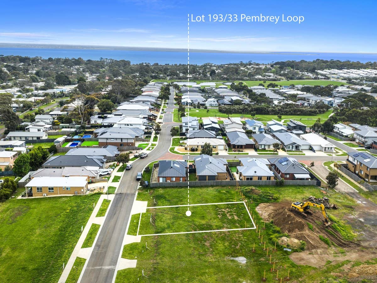 33 Pembrey Loop, COWES - Thumbnail 3