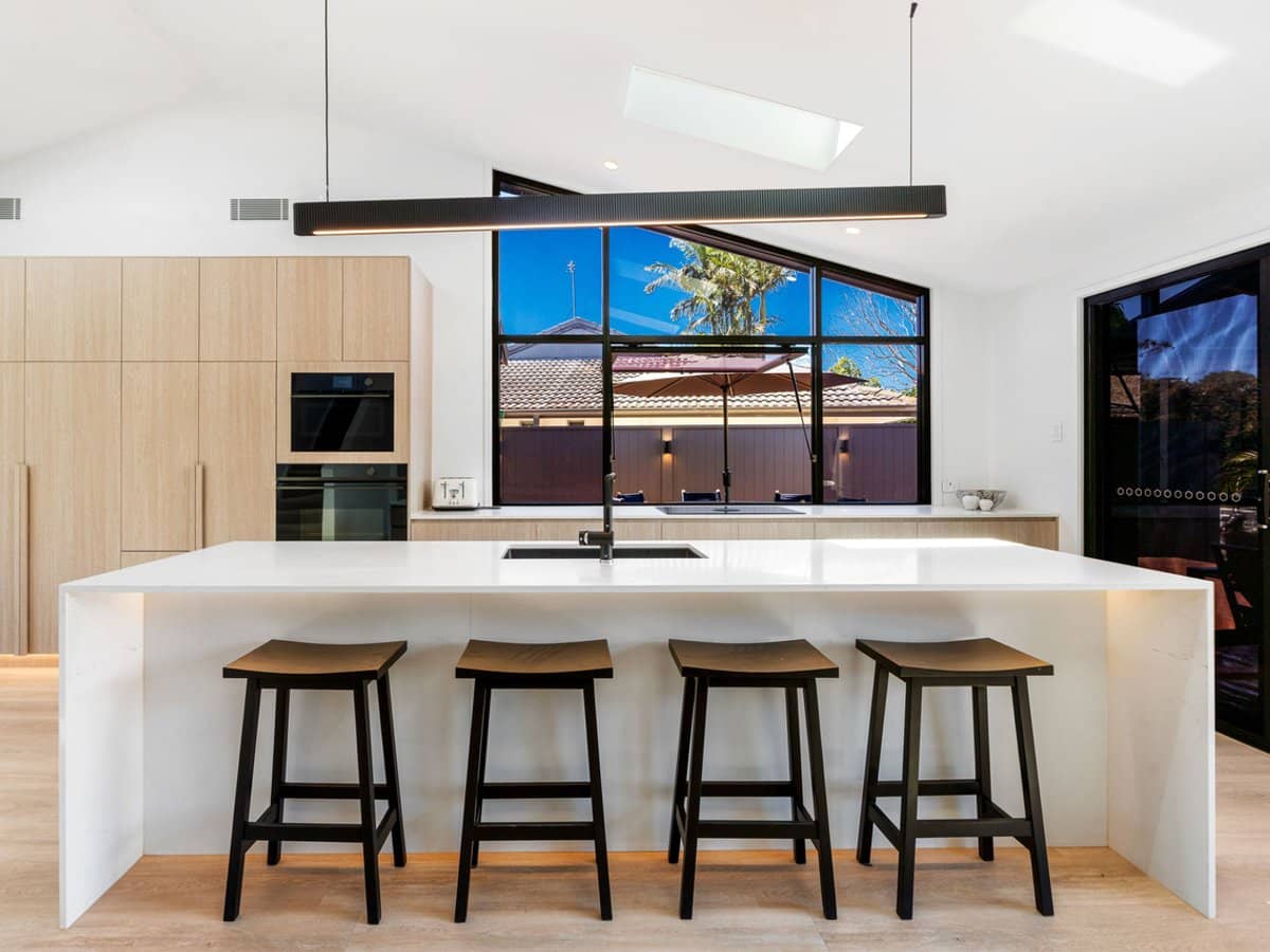 6 Huon Street, Broadbeach Waters - Thumbnail 4