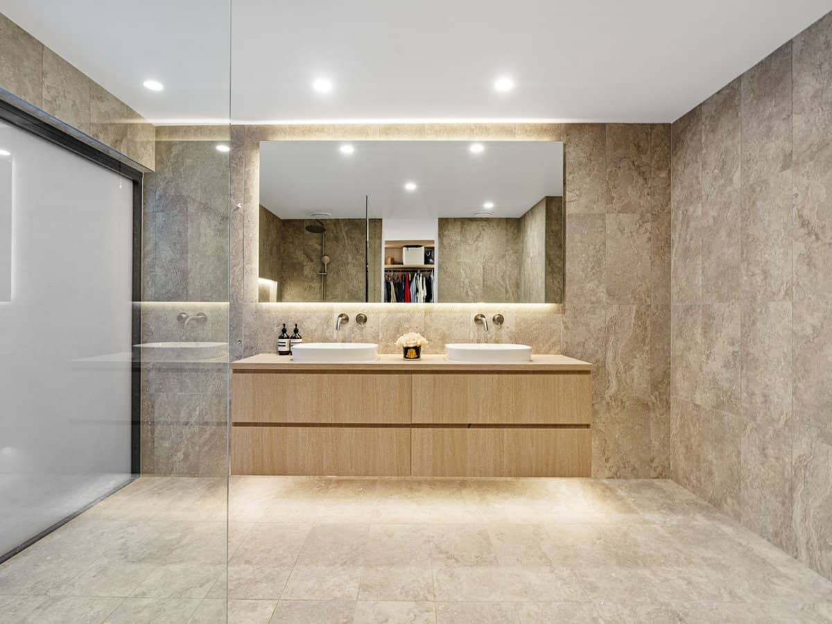 6 Huon Street, Broadbeach Waters - Thumbnail 21