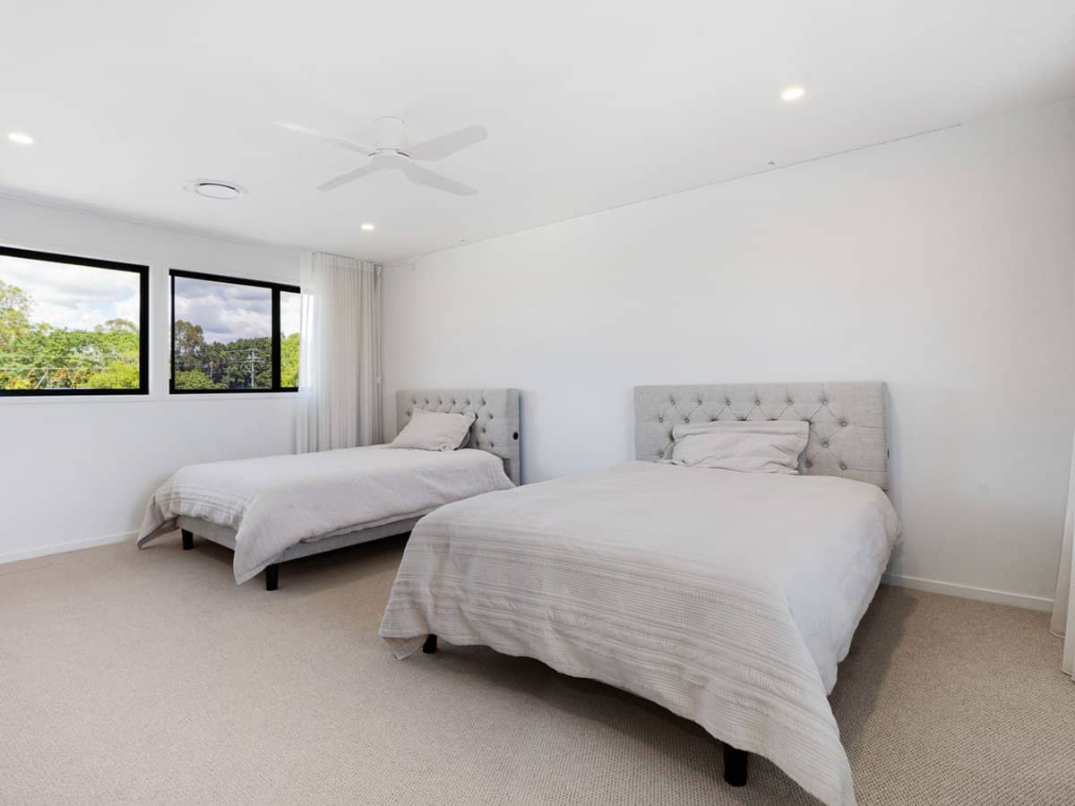 6 Huon Street, Broadbeach Waters - Thumbnail 22