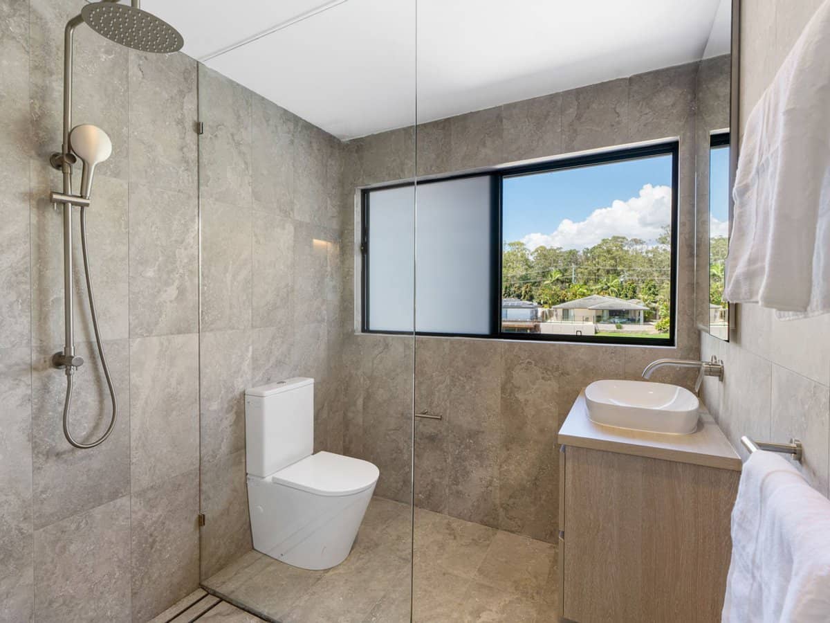 6 Huon Street, Broadbeach Waters - Thumbnail 23