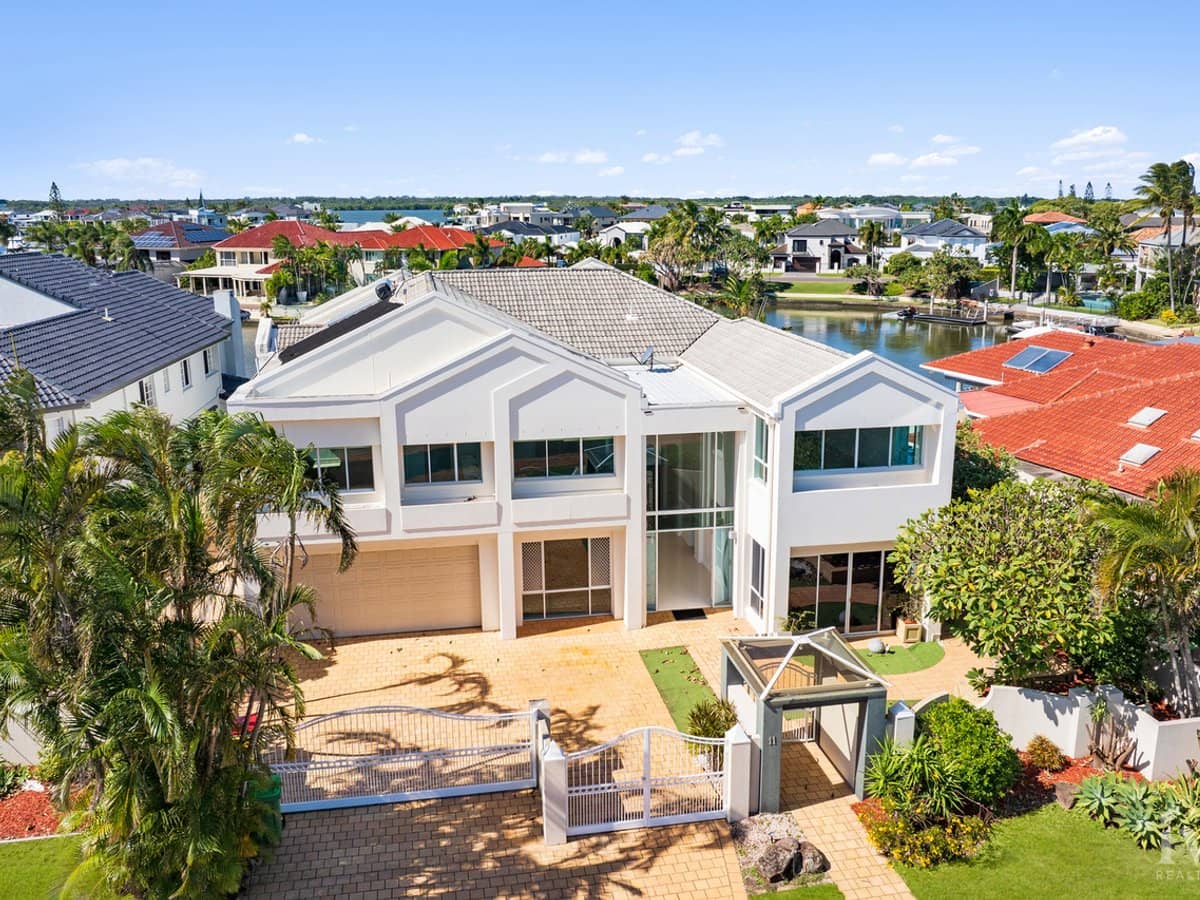 11 Excalibur Court, Sovereign Islands - Thumbnail 4