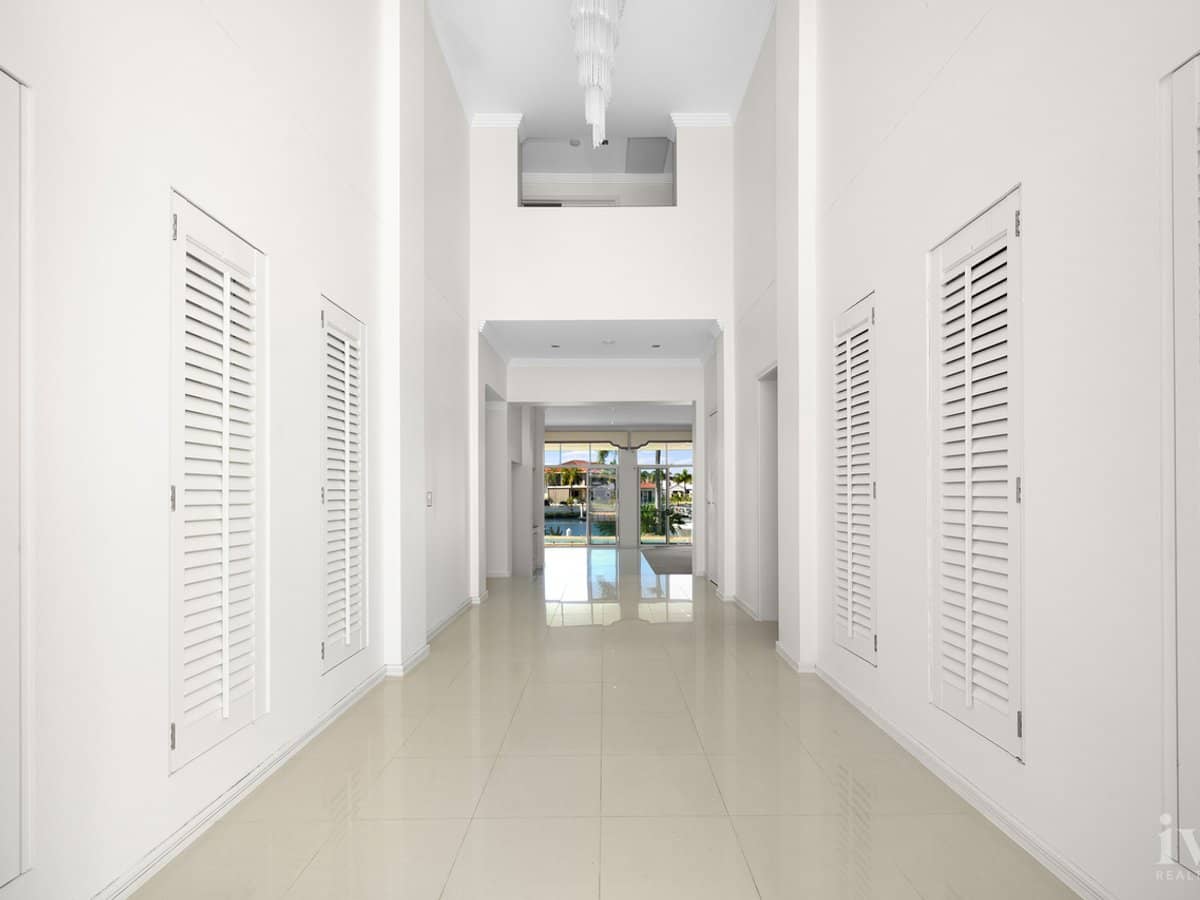 11 Excalibur Court, Sovereign Islands - Thumbnail 5