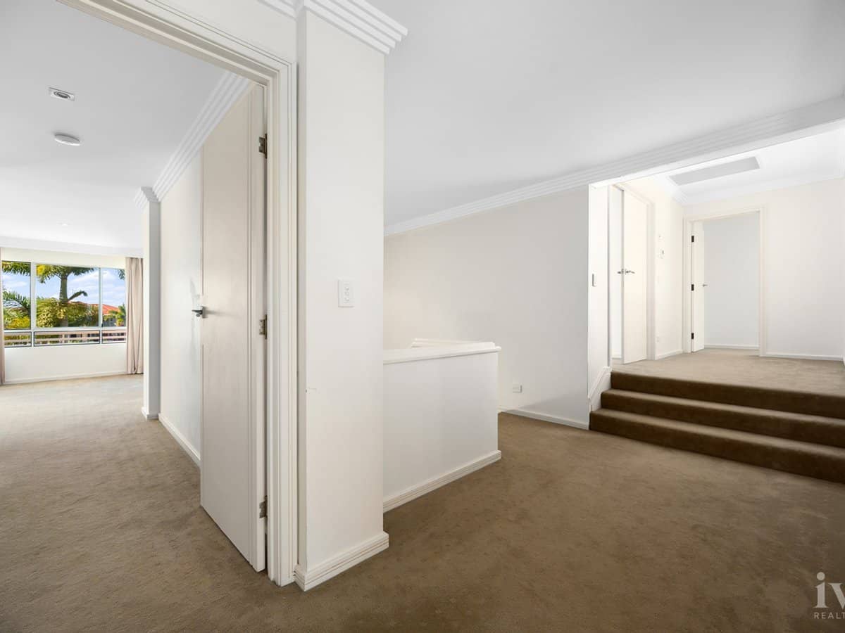 11 Excalibur Court, Sovereign Islands - Thumbnail 12