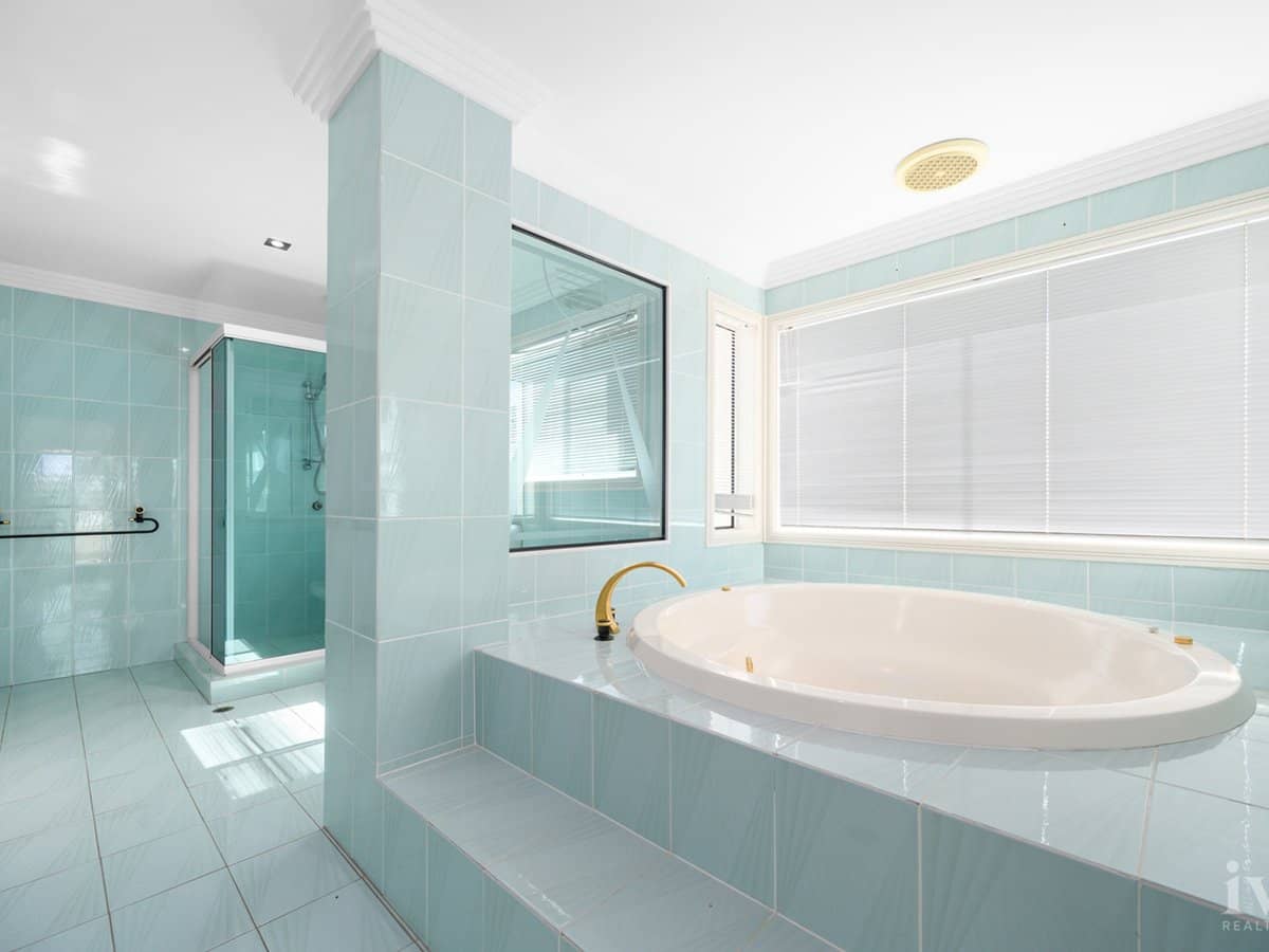 11 Excalibur Court, Sovereign Islands - Thumbnail 18