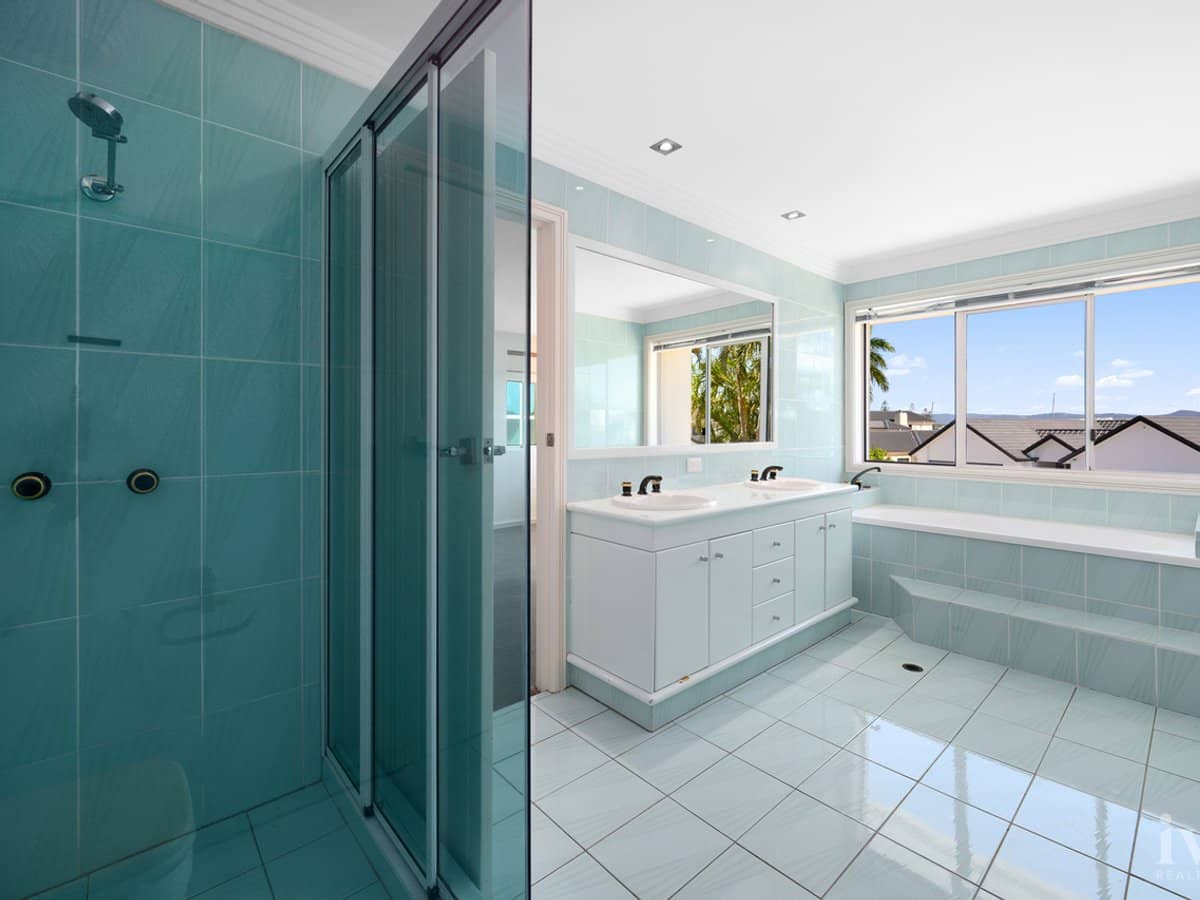 11 Excalibur Court, Sovereign Islands - Thumbnail 20