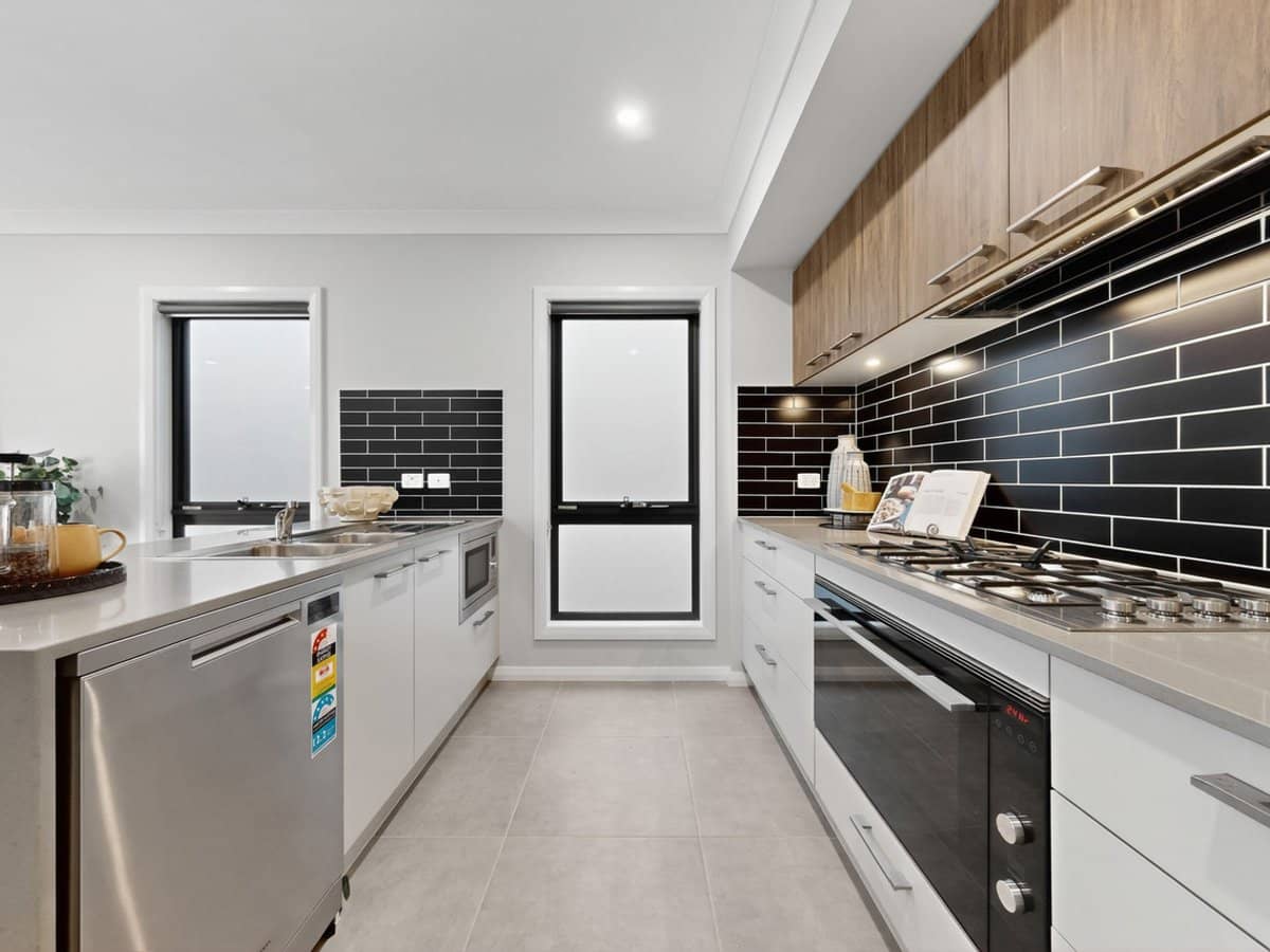 21 Jane Armytage Parade, MARSDEN PARK - Thumbnail 6