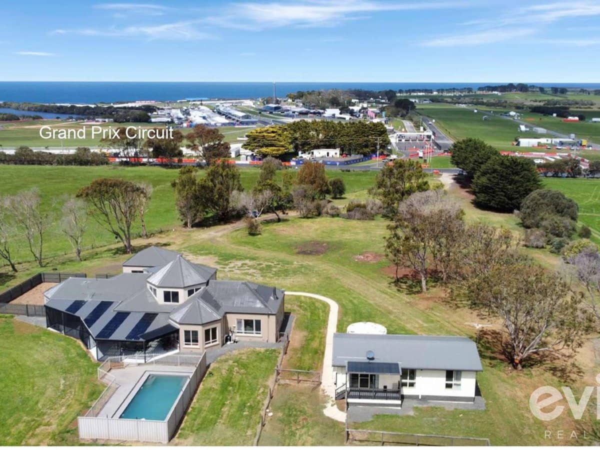 380 Back Beach Road, COWES - Thumbnail 1