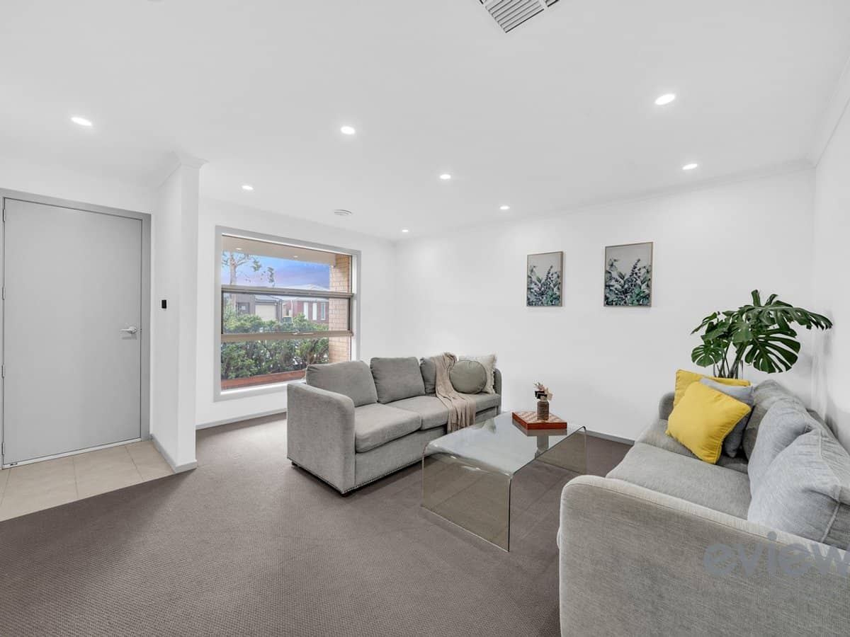 10 Yarraman Road, MANOR LAKES - Thumbnail 3