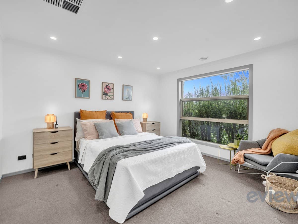 10 Yarraman Road, MANOR LAKES - Thumbnail 4