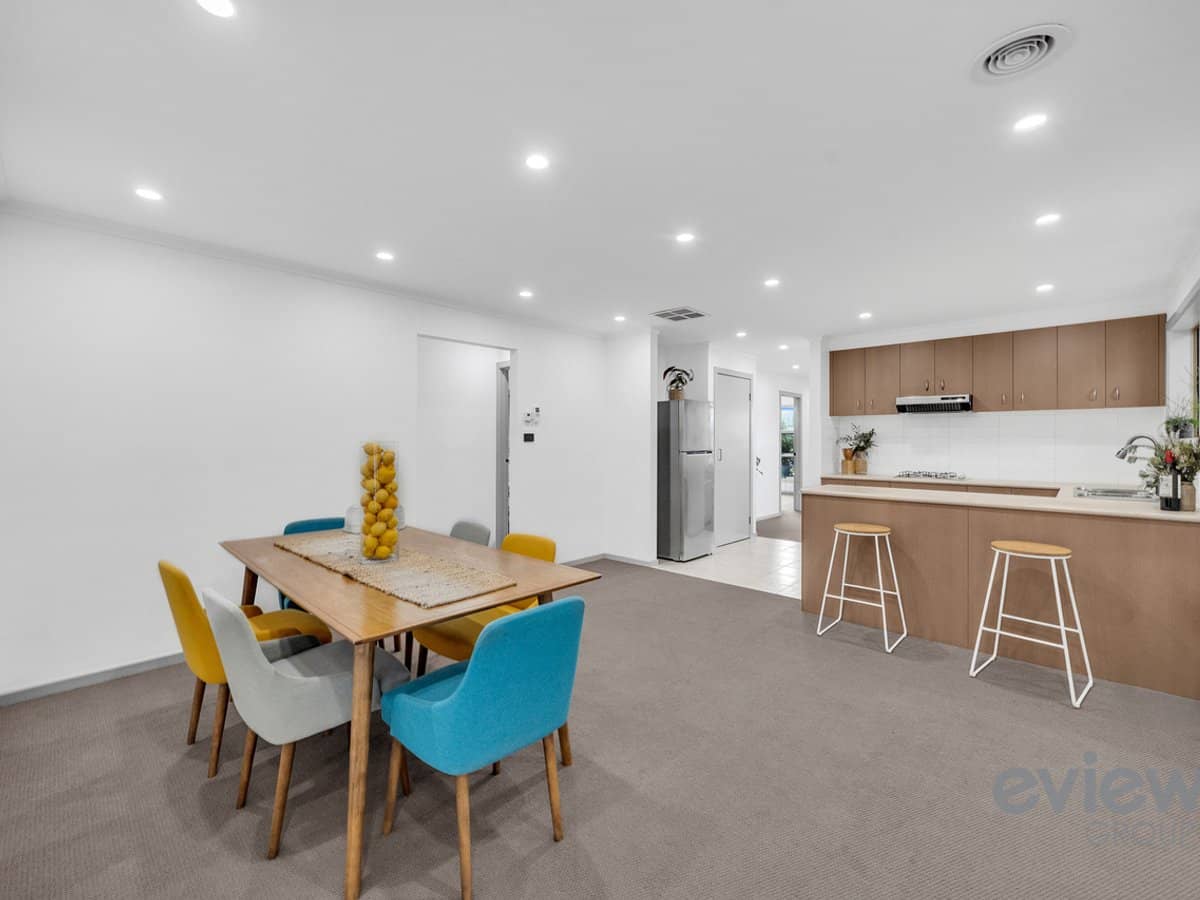 10 Yarraman Road, MANOR LAKES - Thumbnail 7