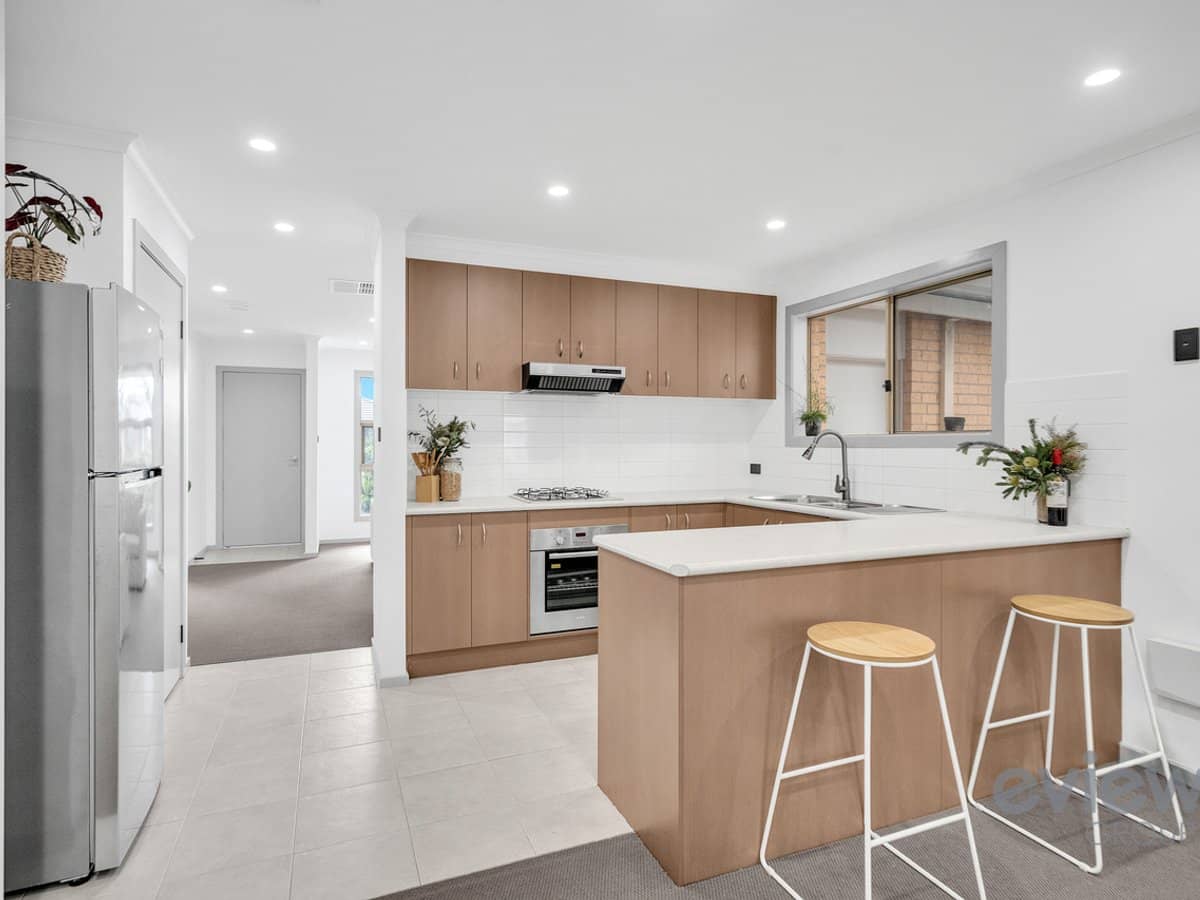 10 Yarraman Road, MANOR LAKES - Thumbnail 9