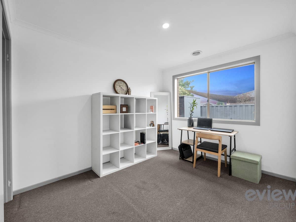 10 Yarraman Road, MANOR LAKES - Thumbnail 14