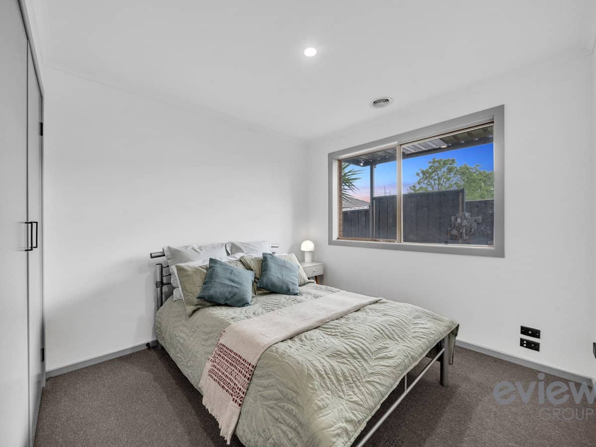 10 Yarraman Road, MANOR LAKES - Thumbnail 15