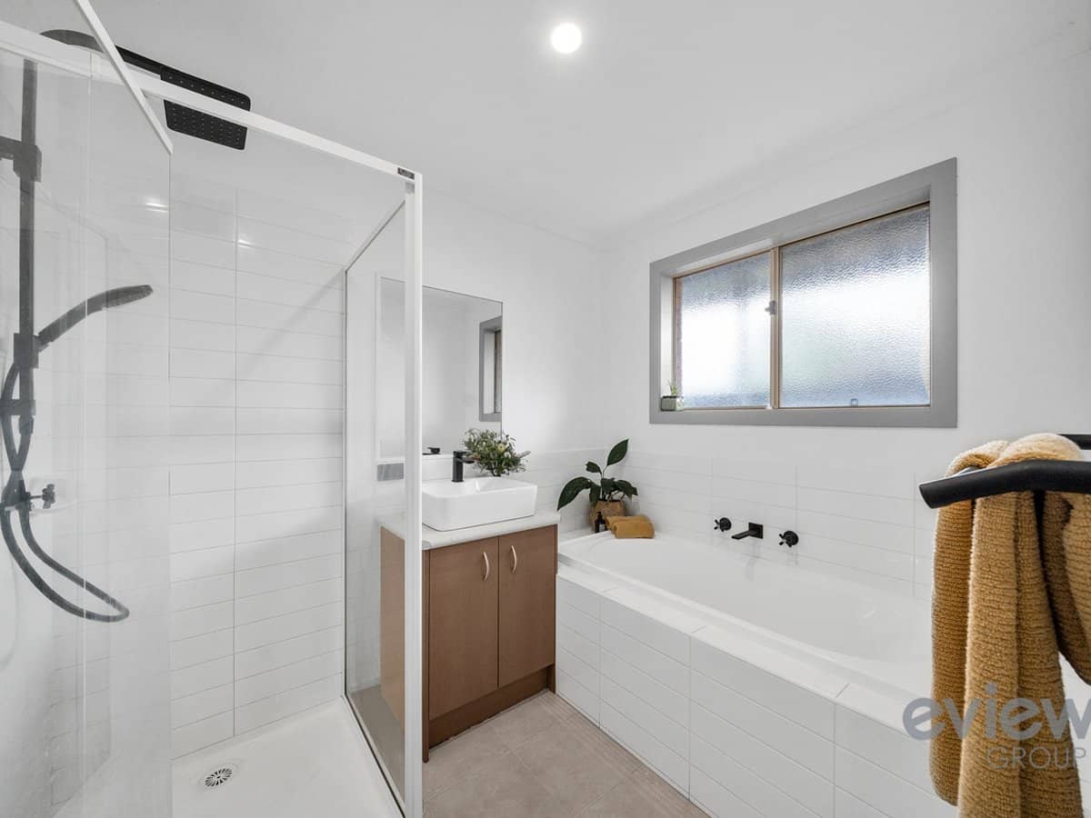 10 Yarraman Road, MANOR LAKES - Thumbnail 16