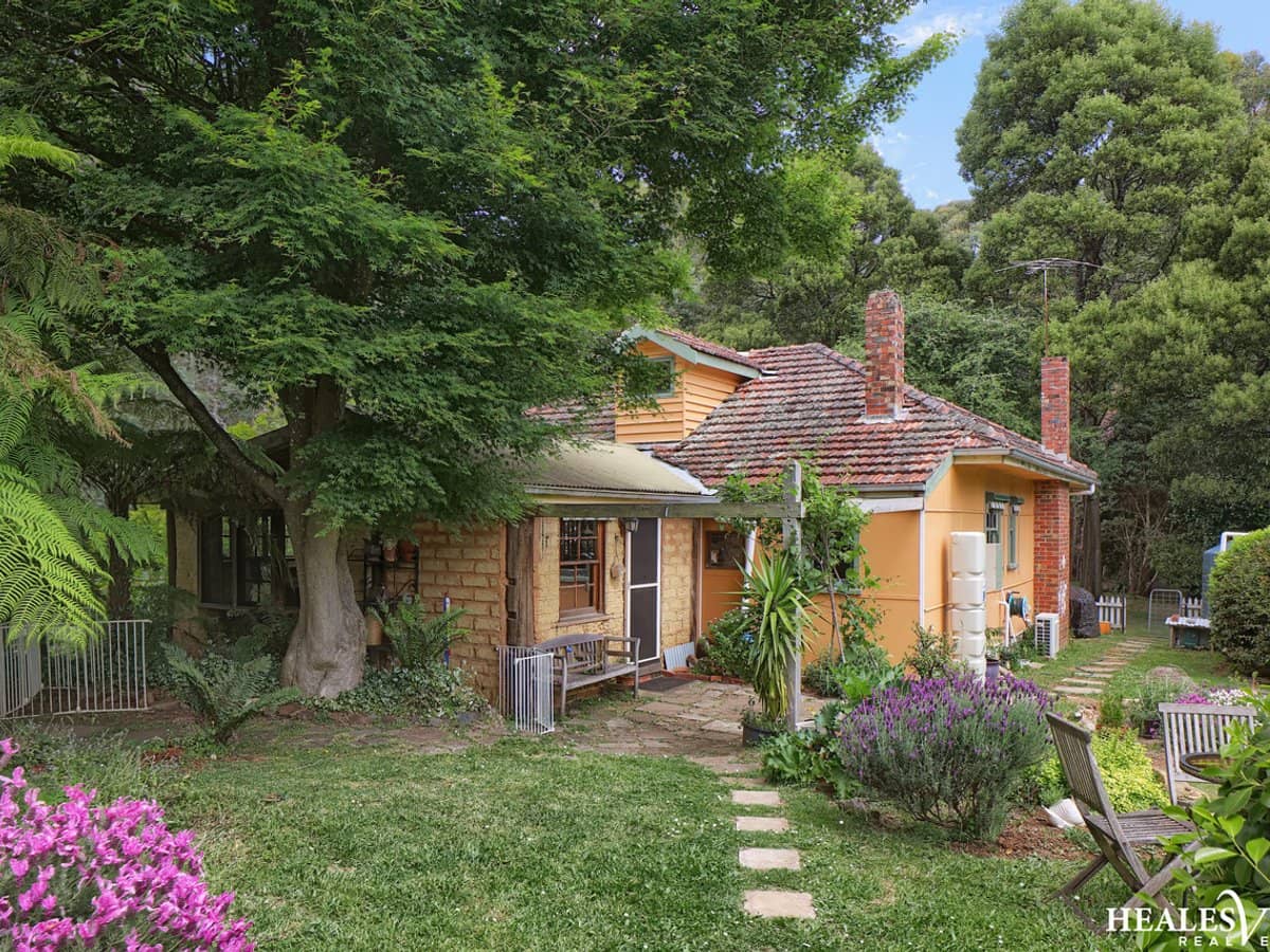 1394-1396 Healesville-Kinglake Road, TOOLANGI - Thumbnail 1