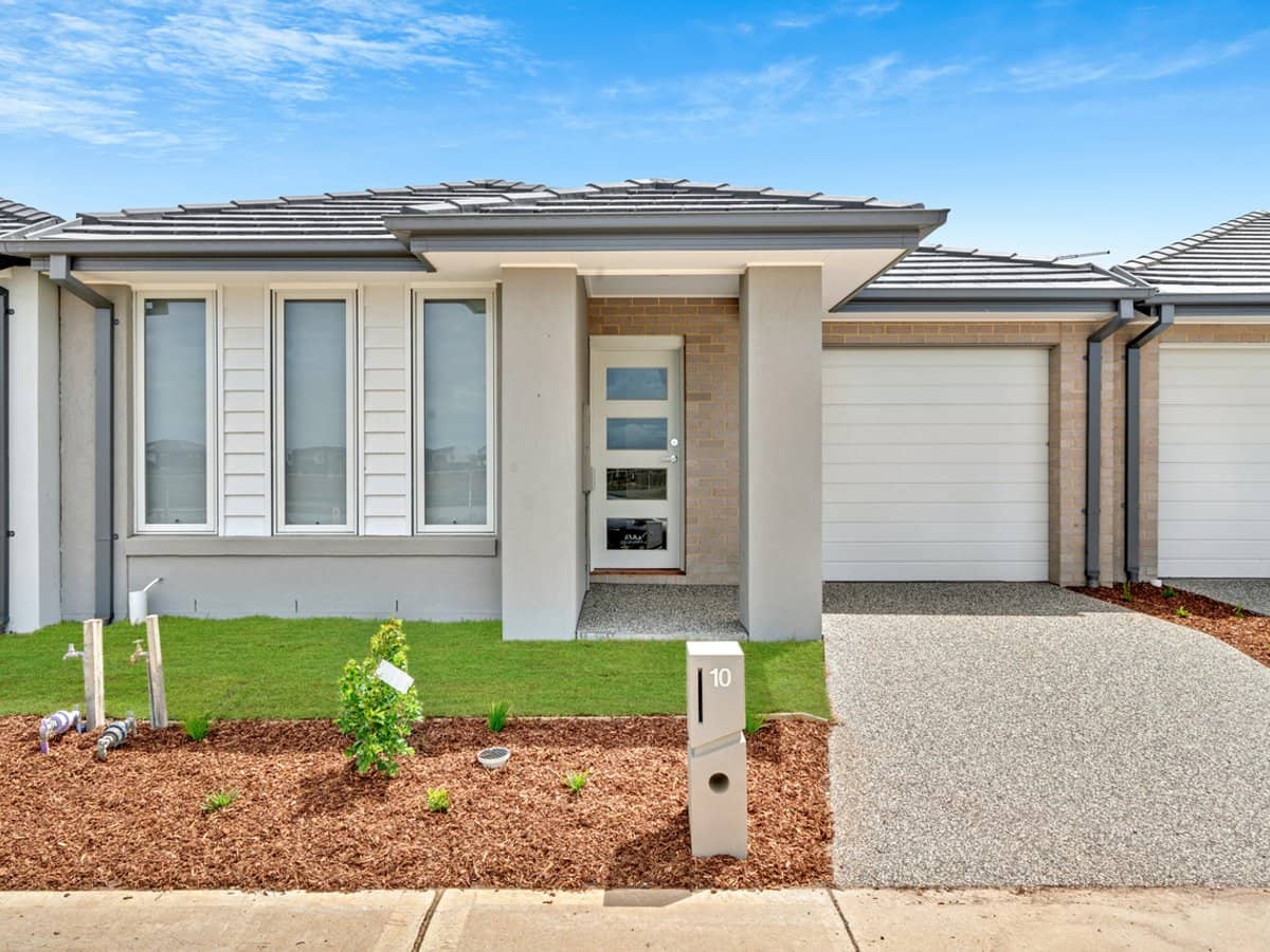 10 Leger Street, MANOR LAKES - Thumbnail 1