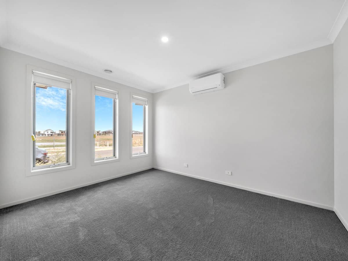 10 Leger Street, MANOR LAKES - Thumbnail 3