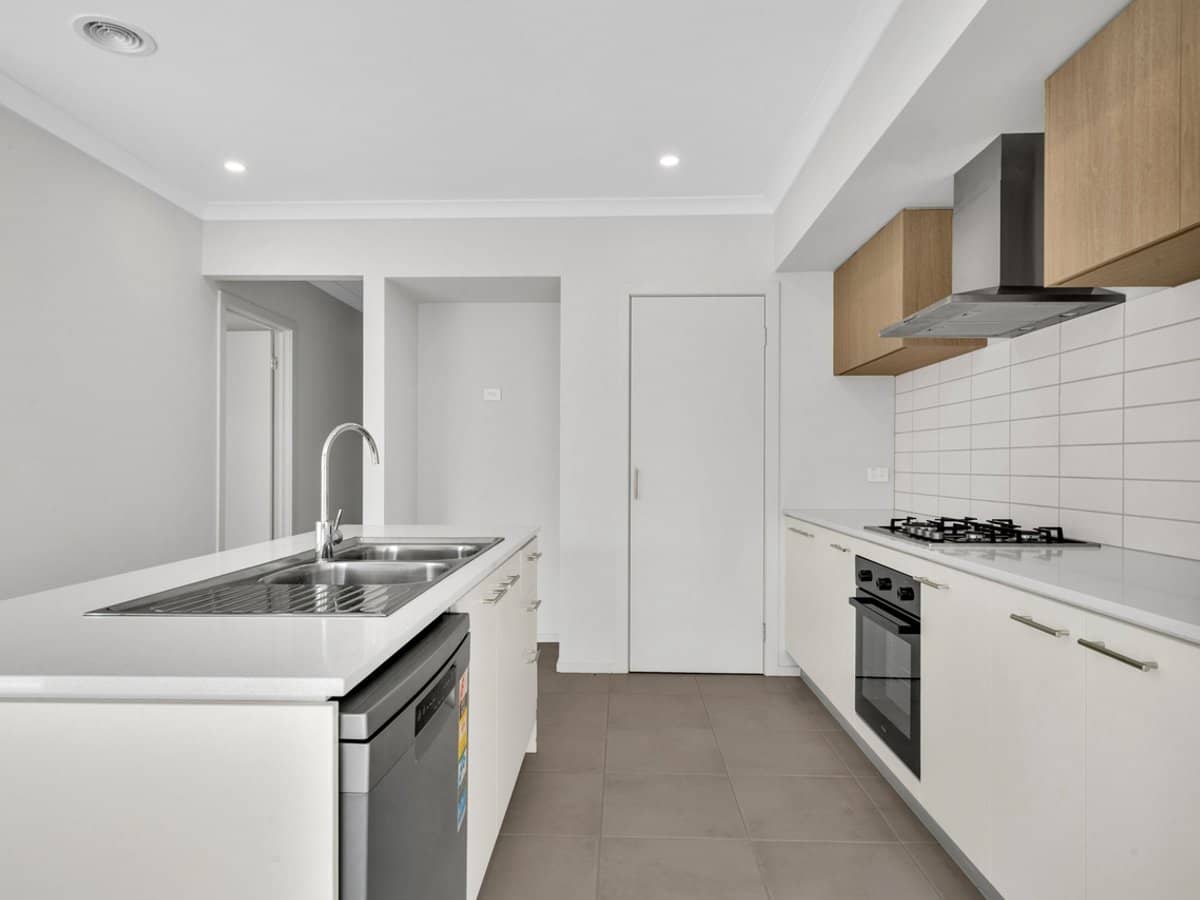 10 Leger Street, MANOR LAKES - Thumbnail 7