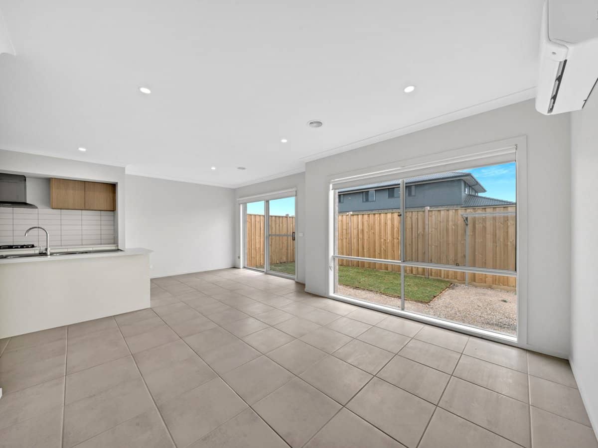 10 Leger Street, MANOR LAKES - Thumbnail 8