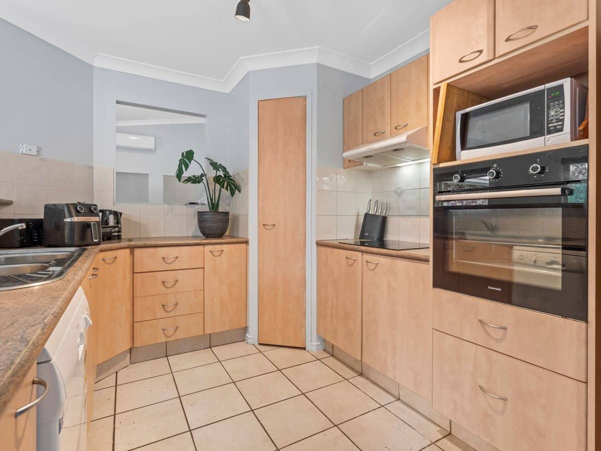 16 Bounty Way, PACIFIC PINES - Thumbnail 2