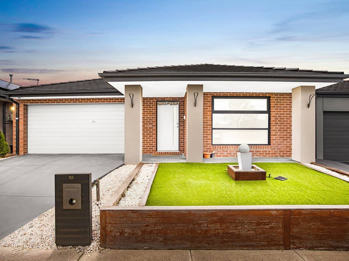 19 Blackberry Street, MANOR LAKES - Thumbnail 1