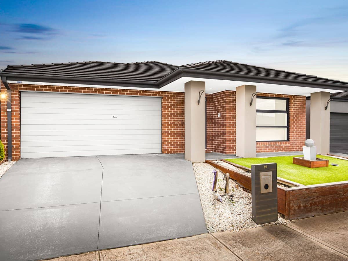 19 Blackberry Street, MANOR LAKES - Thumbnail 2