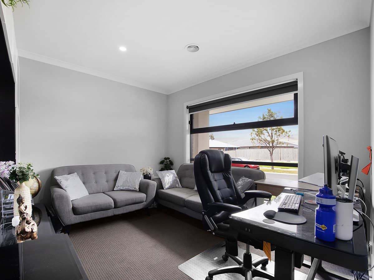 19 Blackberry Street, MANOR LAKES - Thumbnail 4