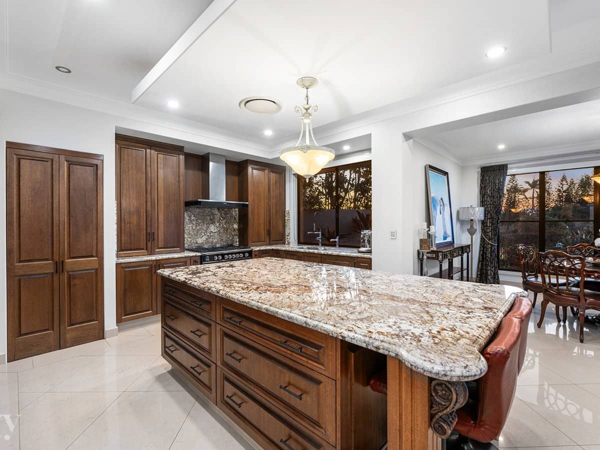 2204 Taromeo Court, Hope Island - Thumbnail 6