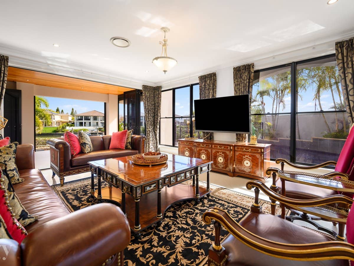 2204 Taromeo Court, Hope Island - Thumbnail 7