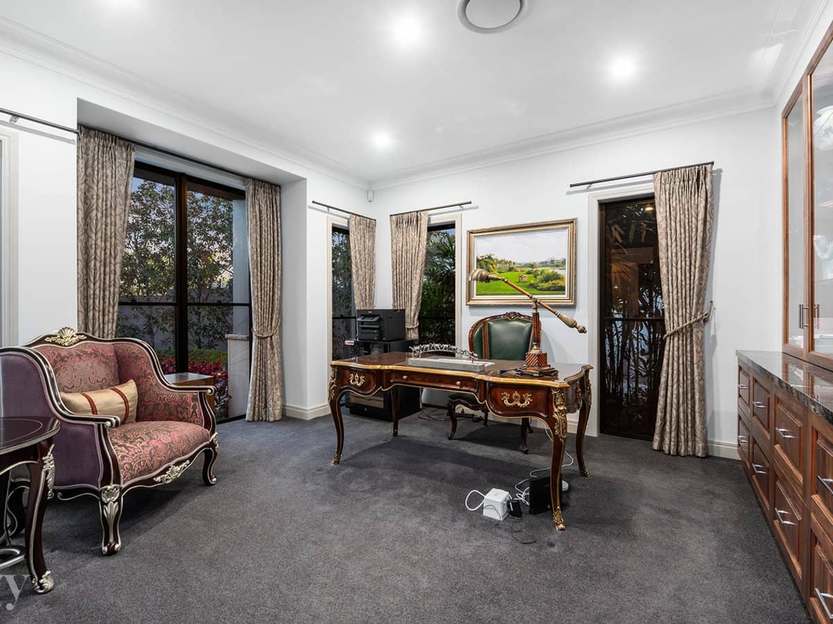 2204 Taromeo Court, Hope Island - Thumbnail 9