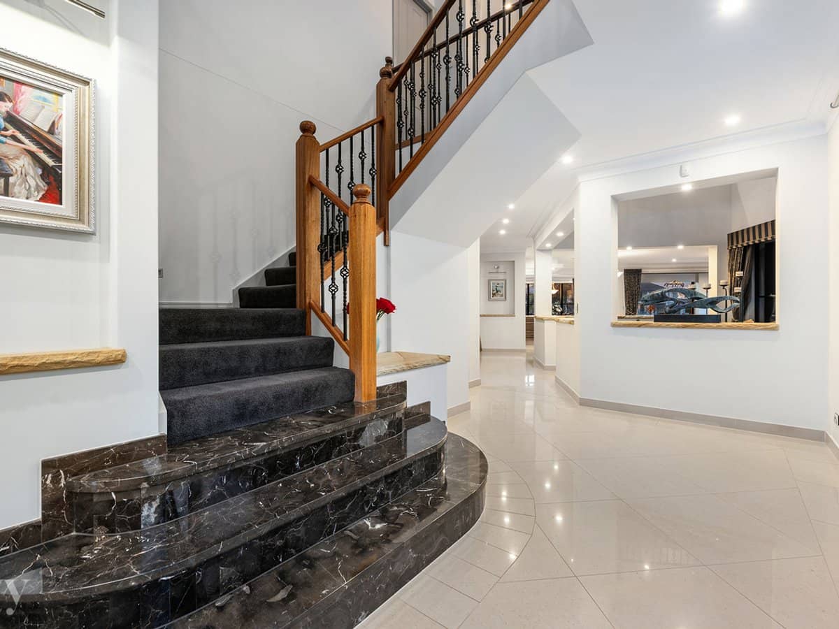 2204 Taromeo Court, Hope Island - Thumbnail 10