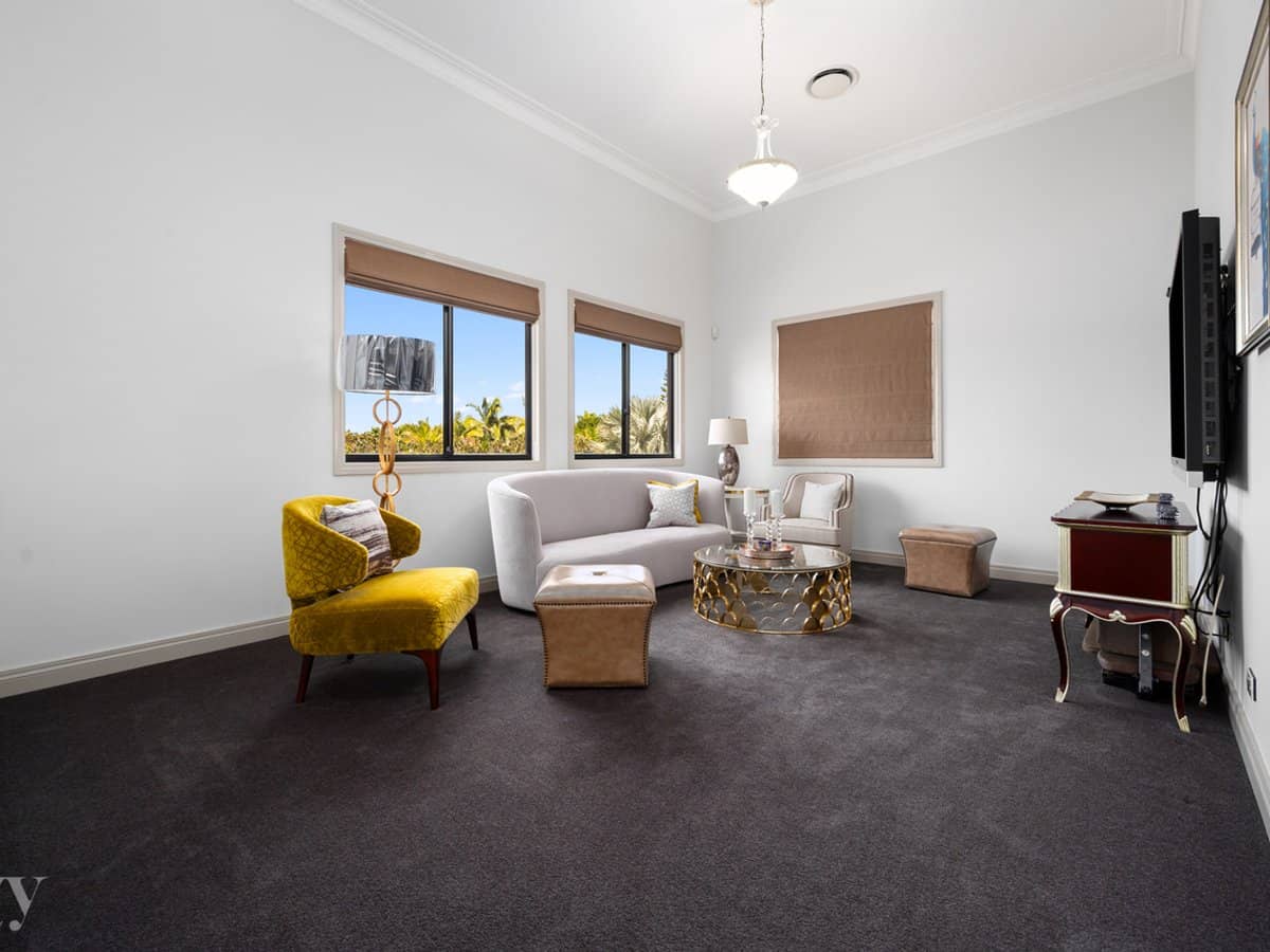 2204 Taromeo Court, Hope Island - Thumbnail 12