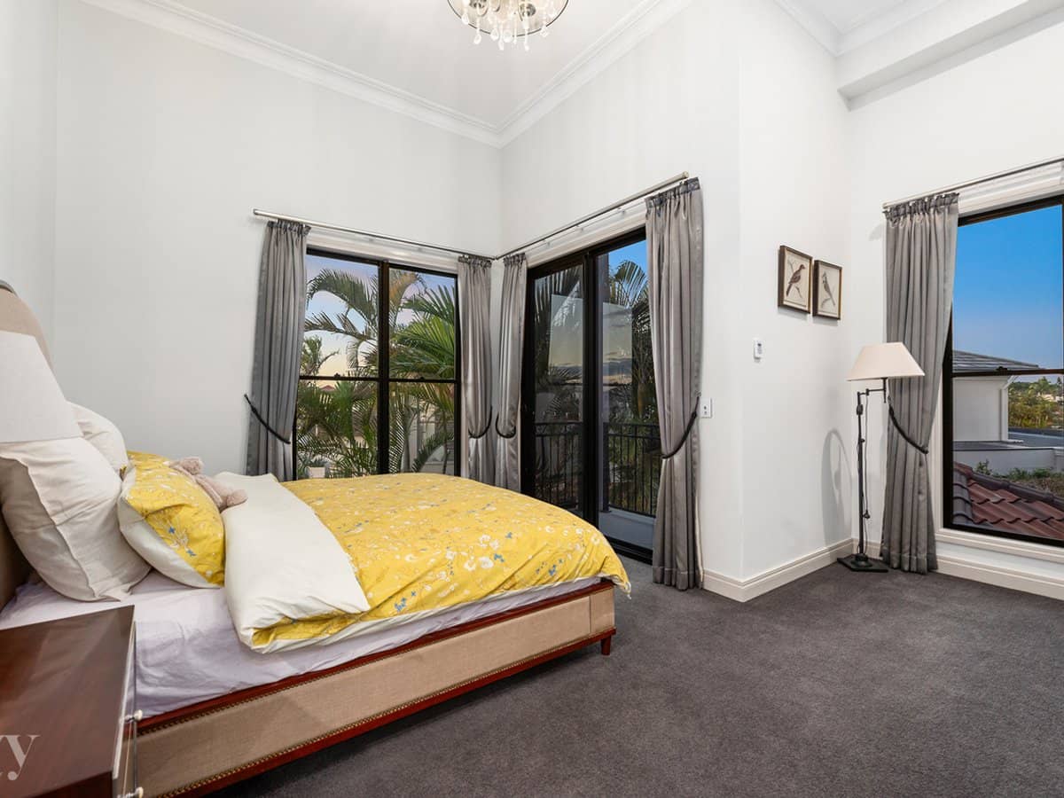 2204 Taromeo Court, Hope Island - Thumbnail 16