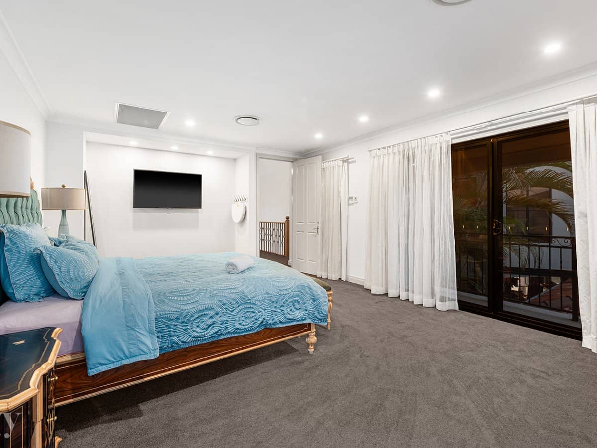 2204 Taromeo Court, Hope Island - Thumbnail 18