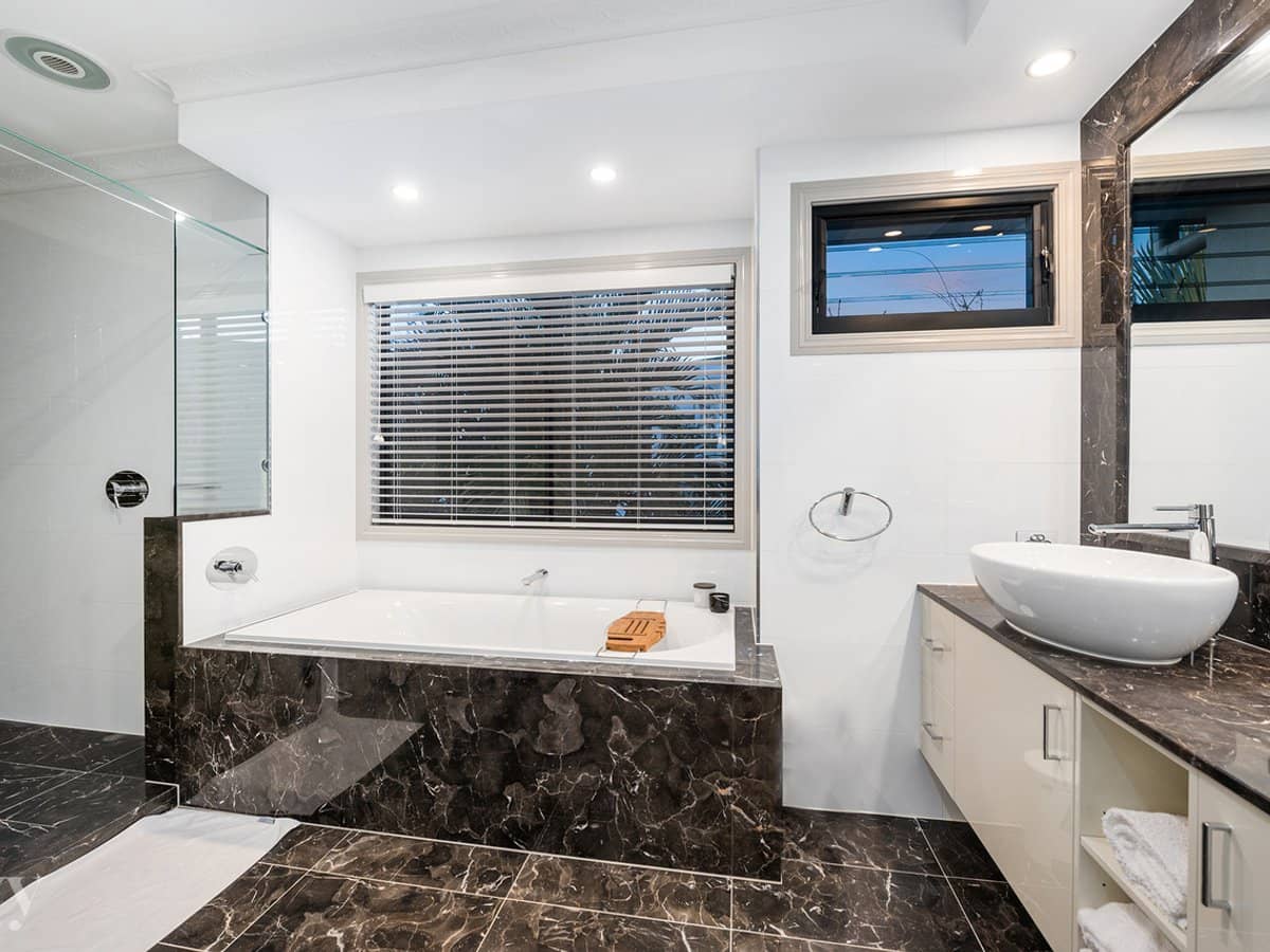 2204 Taromeo Court, Hope Island - Thumbnail 19