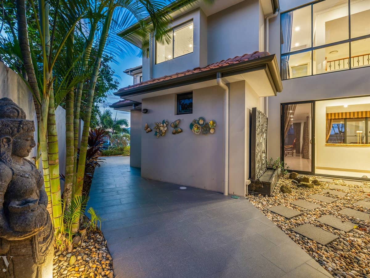 2204 Taromeo Court, Hope Island - Thumbnail 21