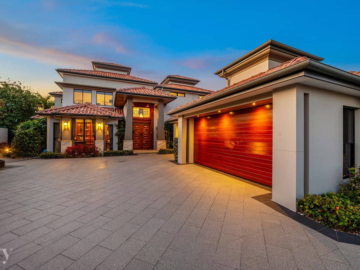 2204 Taromeo Court, Hope Island - Thumbnail 25