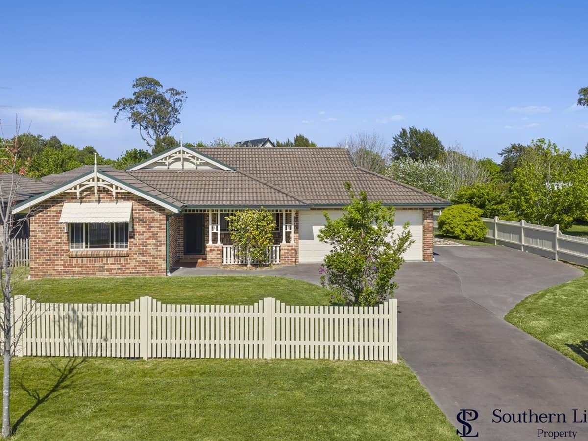48 Glenquarry Crescent, BOWRAL - Thumbnail 1