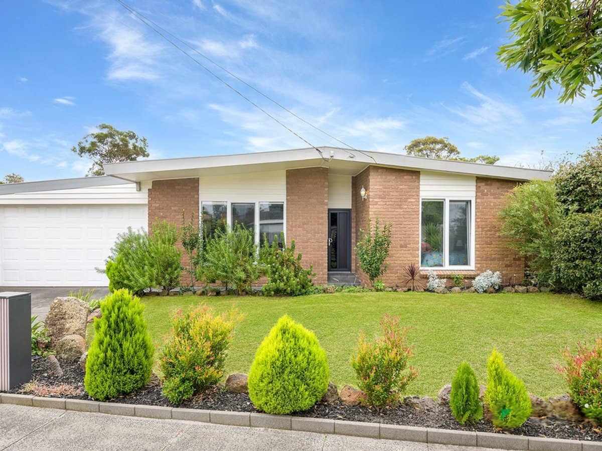 7 Beverley Close, FRANKSTON - Thumbnail 1