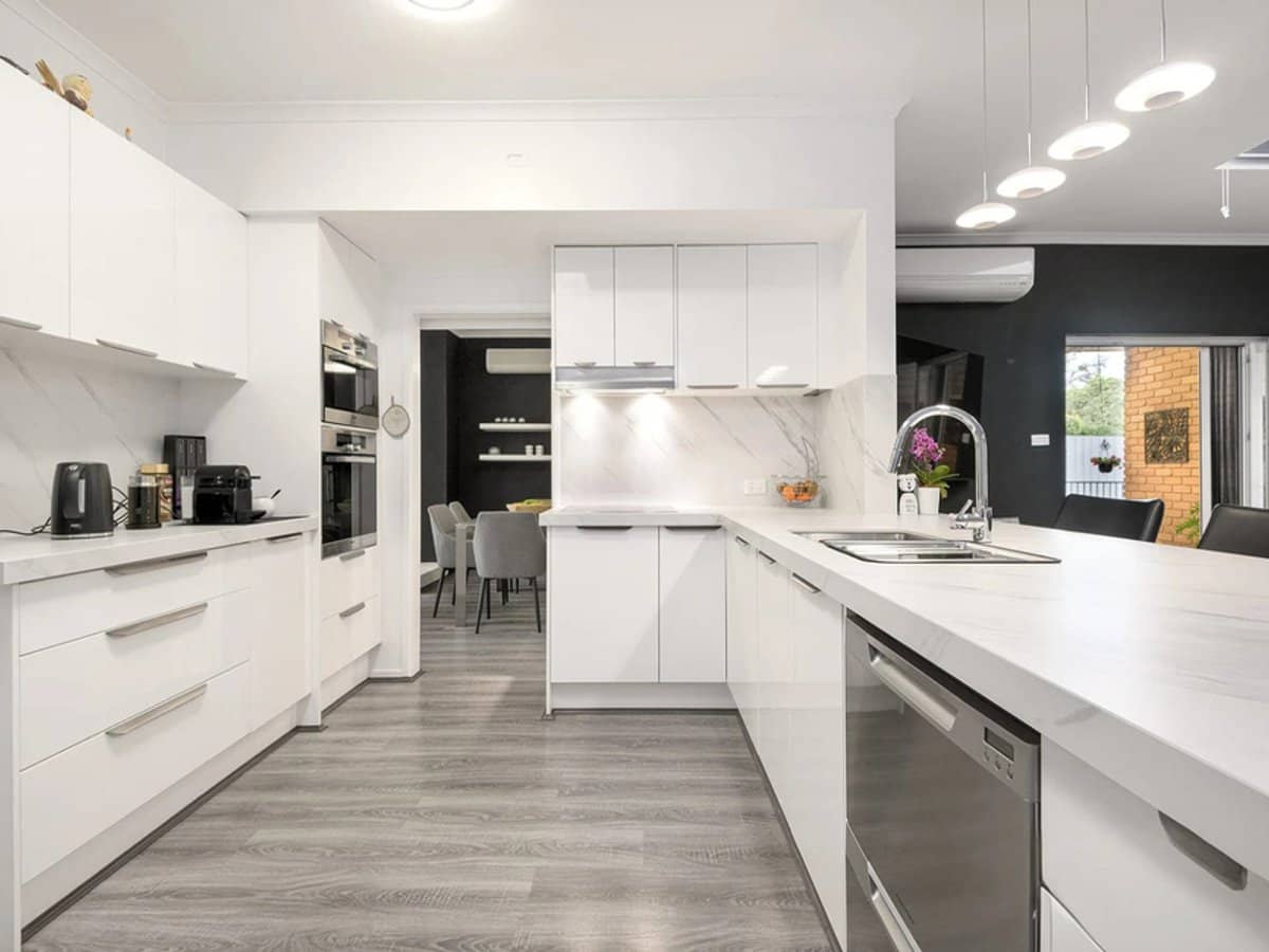 7 Beverley Close, FRANKSTON - Thumbnail 2