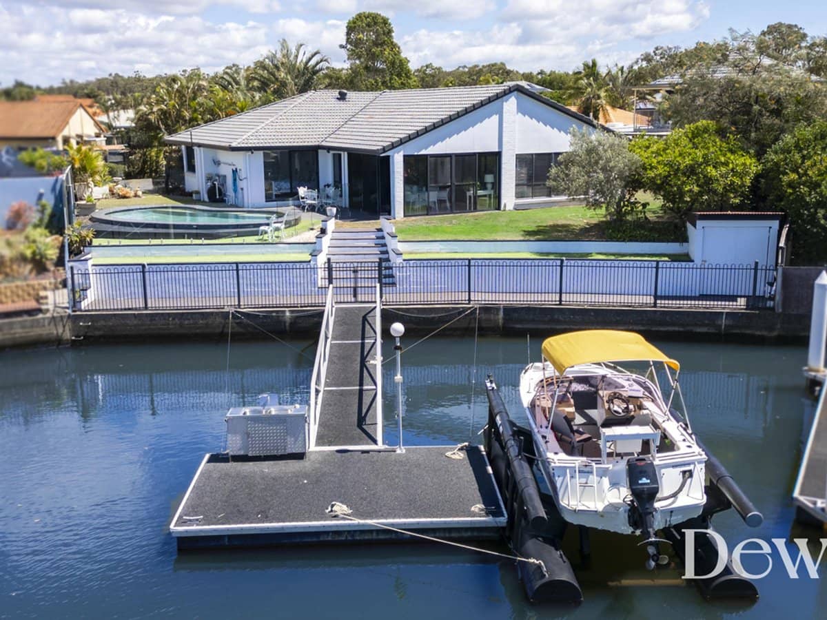 15 Bowsprit Crescent, BANKSIA BEACH - Thumbnail 2